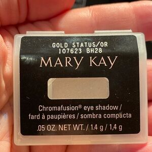 NIP chromafusion eye shadow. Gold status color.